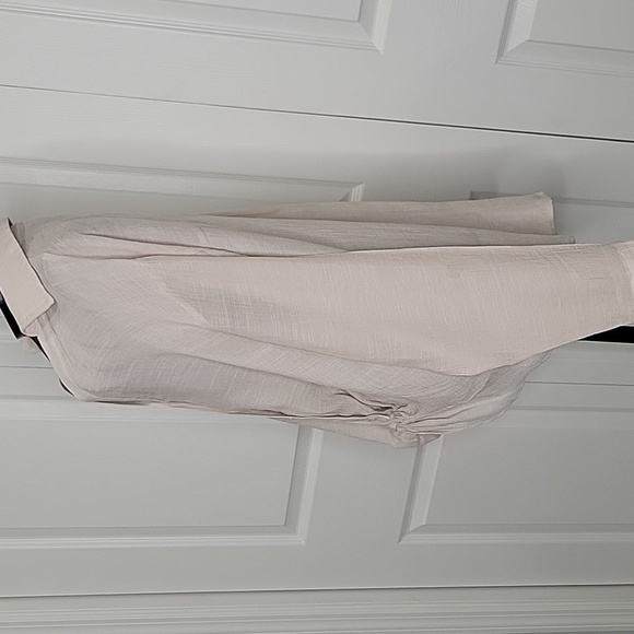 FATE Beige Button Up Blouse Size Small - Picture 4 of 8